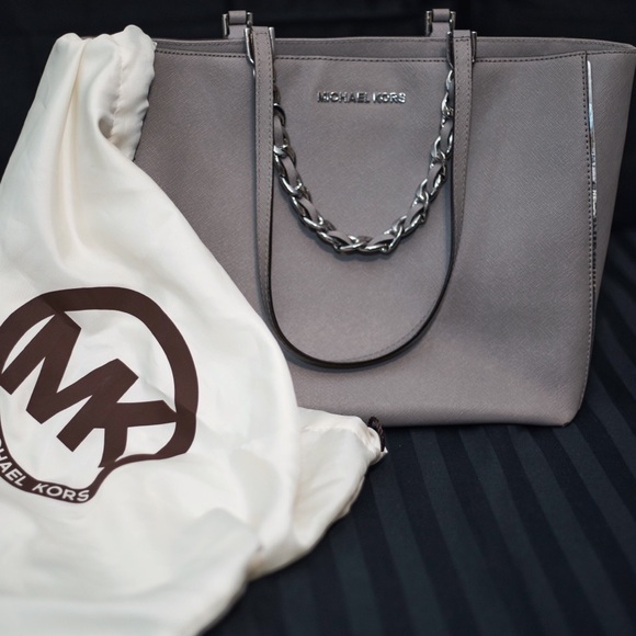 MICHAEL KORS GRAY PURSE - Picture 1 of 5